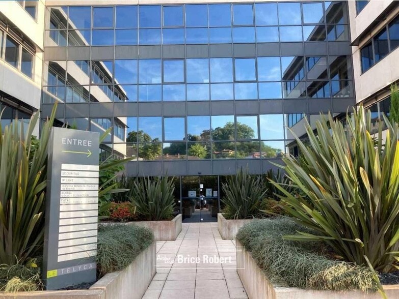 Office in Caluire-et-Cuire for lease - Building Photo - Image 2 of 5