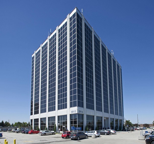 5935 Airport Rd, Mississauga, ON à louer - Photo du bâtiment - Image 2 de 15
