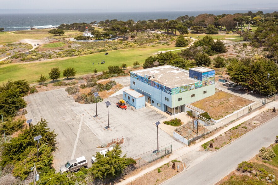 1352 Lighthouse Ave, Pacific Grove, CA à vendre - Aérien - Image 2 de 12
