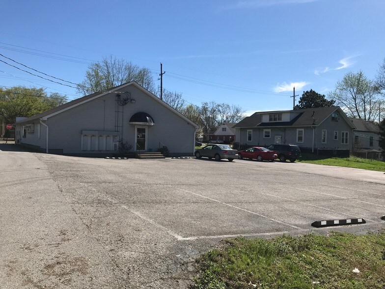 1617 State St, New Albany, IN à louer - Photo du bâtiment - Image 2 de 9