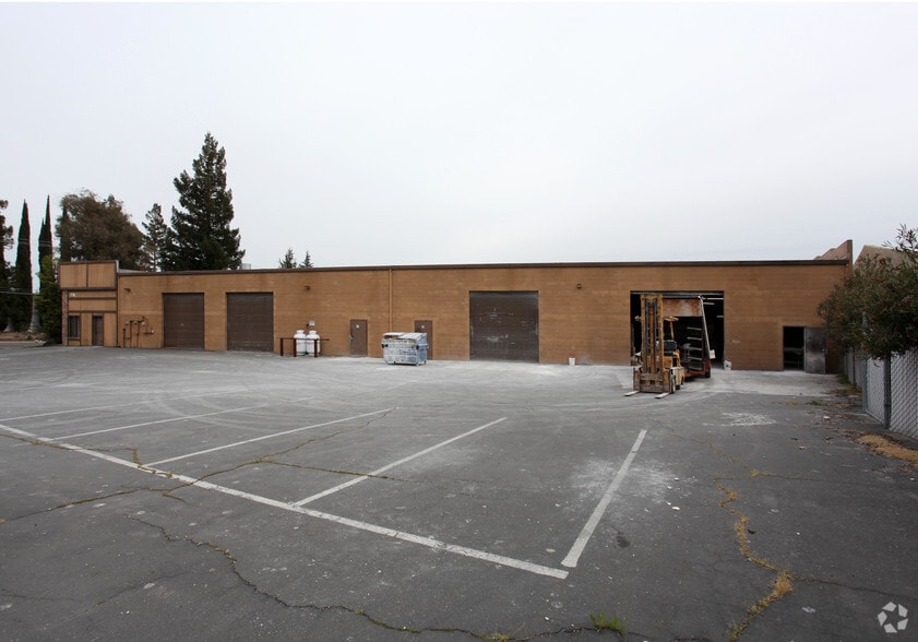 2322 Gold River Rd, Rancho Cordova, CA for sale - Building Photo - Image 2 of 6