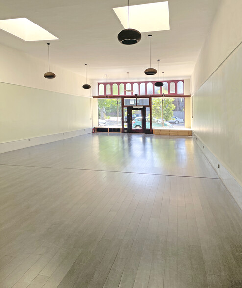 3048 Claremont Ave, Berkeley, CA for lease - Interior Photo - Image 3 of 15