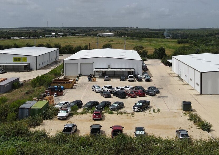 12943 Wright Rd, Buda, TX à louer - Photo du bâtiment - Image 3 de 7