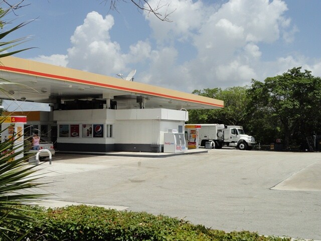 7290 Central Industrial Dr, Riviera Beach, FL à vendre - Photo du bâtiment - Image 2 de 9