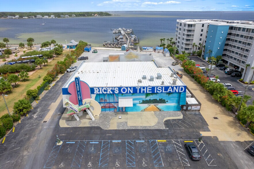 1318 Miracle Strip Pky SE, Okaloosa Island, FL for lease - Primary Photo - Image 1 of 18