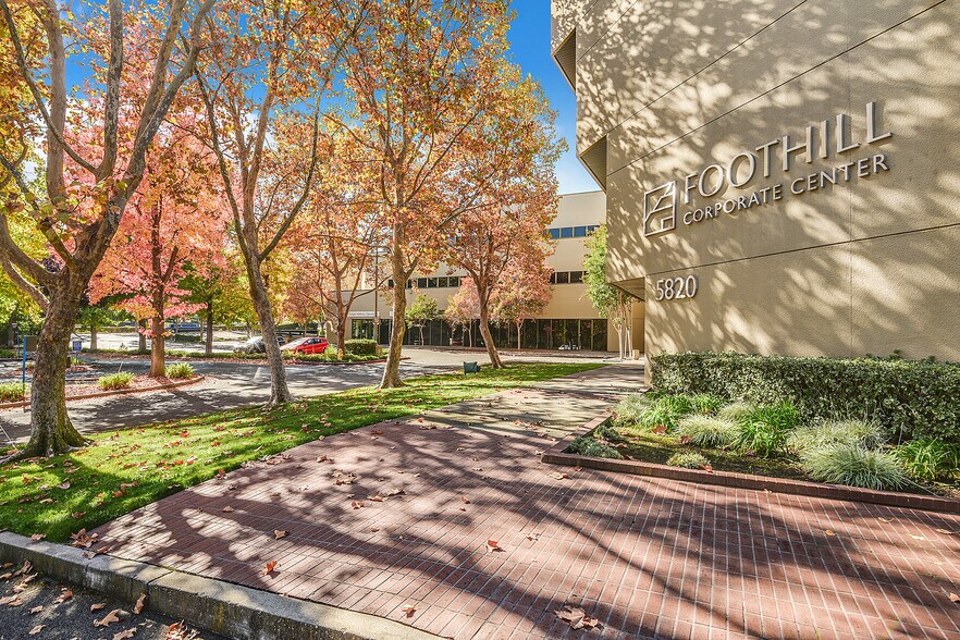 5820 Stoneridge Mall Rd, Pleasanton, CA à louer - Photo du bâtiment - Image 2 de 4
