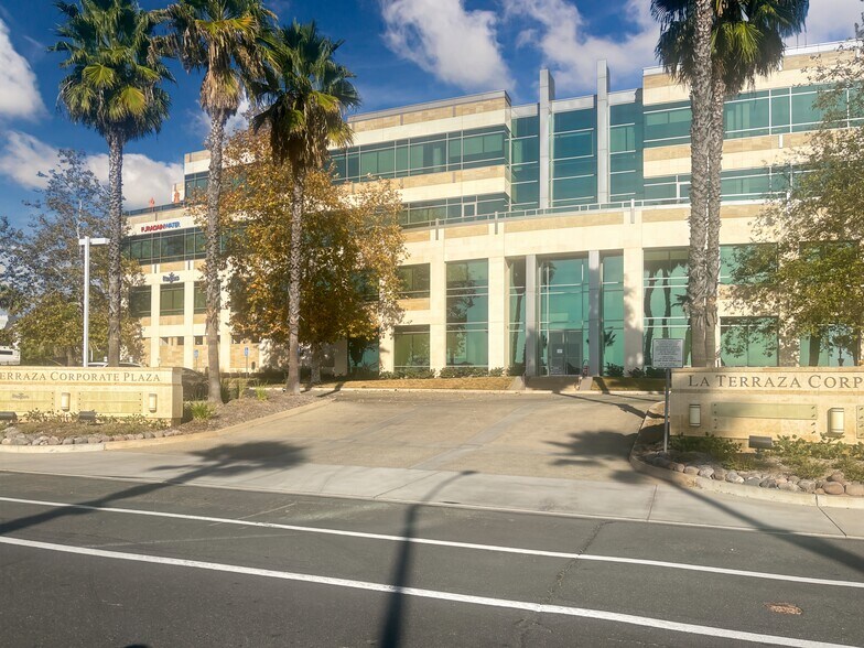 500 La Terraza Blvd, Escondido, CA à louer - Photo du bâtiment - Image 3 de 13
