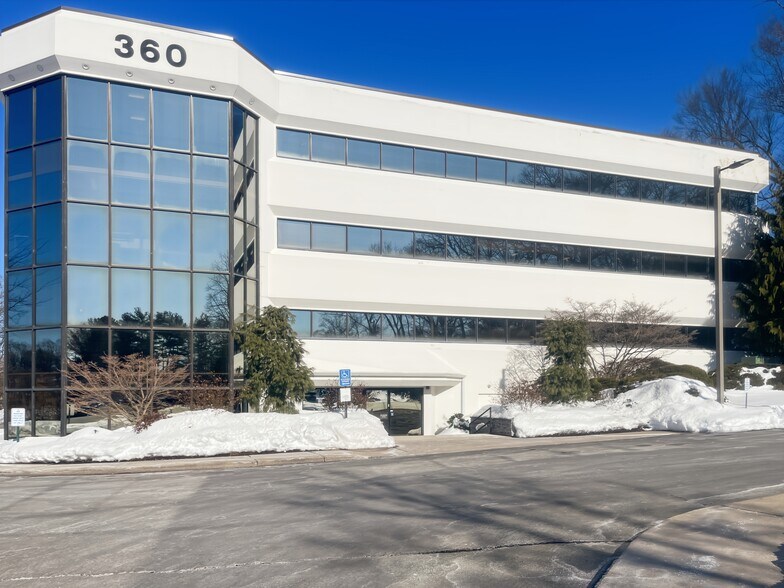 360 Bloomfield Ave, Windsor, CT à louer - Photo du bâtiment - Image 1 de 3