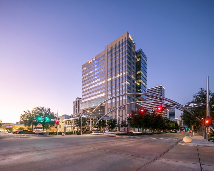 2200 Post Oak Blvd, Houston, TX à louer - Photo du bâtiment - Image 3 de 14