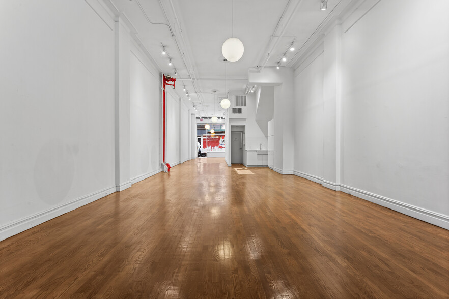 58 E 11th St, New York, NY for lease - Interior Photo - Image 3 of 4