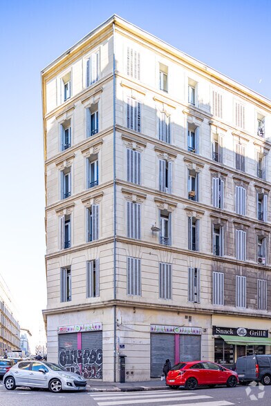 Multifamily in Marseille for sale - Primary Photo - Image 1 of 2