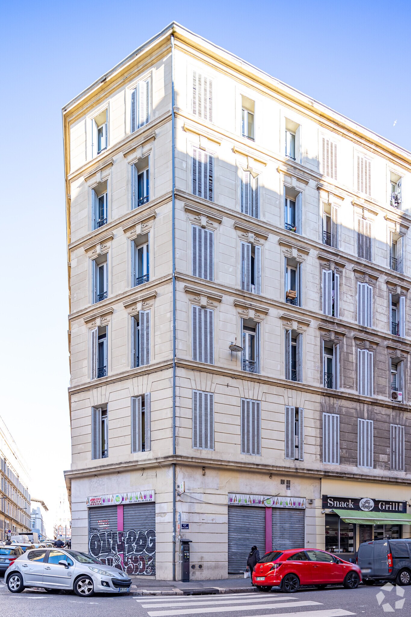 Multifamily in Marseille for sale Primary Photo- Image 1 of 3