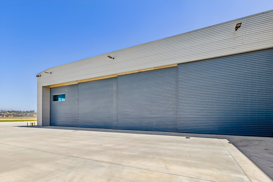 800 Aviation Dr, Camarillo, CA for sale - Building Photo - Image 2 of 15