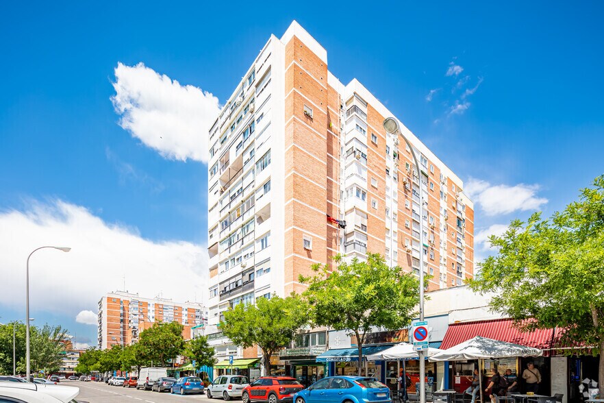 Calle de Melchor Fernández Almagro, 76, Madrid, Madrid à louer - Photo du bâtiment - Image 2 de 2