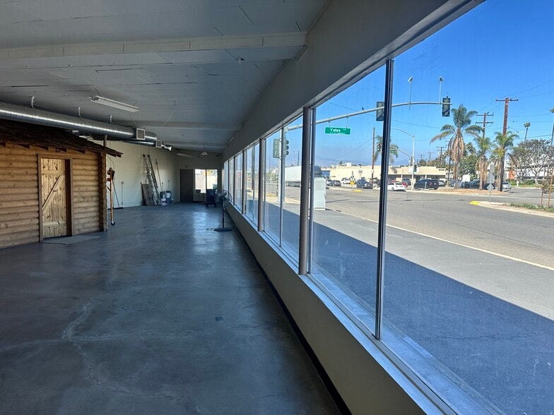 2501 Yates Ave, Commerce, CA for lease - Interior Photo - Image 2 of 15