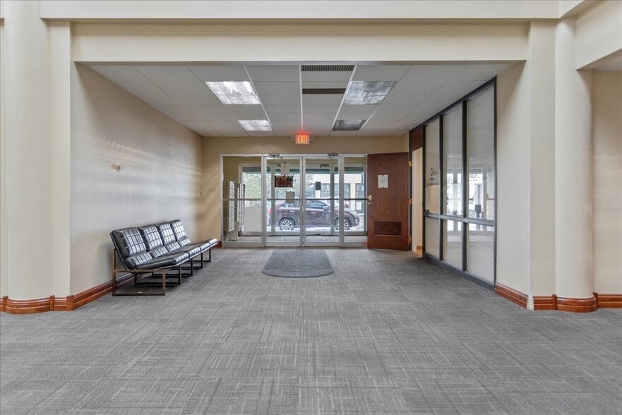 1803-1807 Capitol Ave, Cheyenne, WY for sale - Lobby - Image 3 of 95