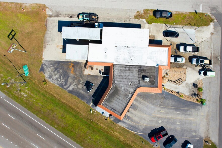 4732 Tamiami Trl, Port Charlotte, FL à vendre - Photo du bâtiment - Image 2 de 11