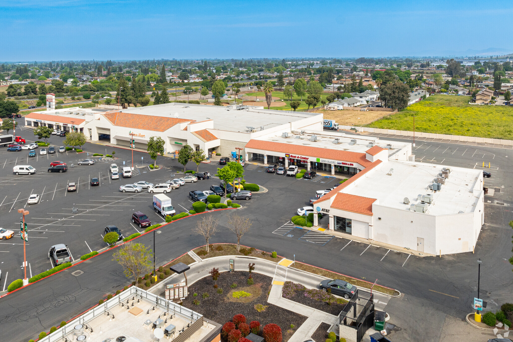 862-910 W Henderson Ave, Porterville, CA for sale Primary Photo- Image 1 of 1