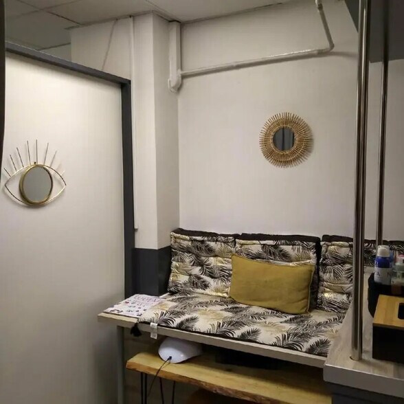 Retail in Marseille for lease - Building Photo - Image 3 of 4