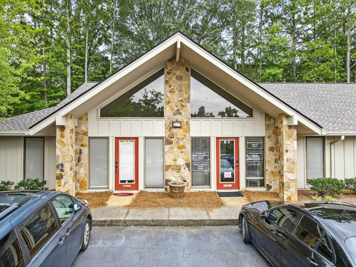 11285 Elkins Rd, Roswell, GA 30076 - Unit B3 - - Interior Photo - Image 1 of 38