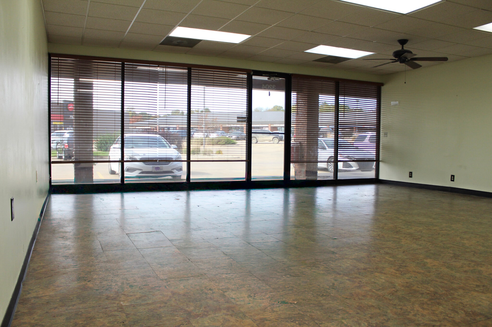 3202-3262 Kimball Ave, Manhattan, KS for lease Interior Photo- Image 1 of 8