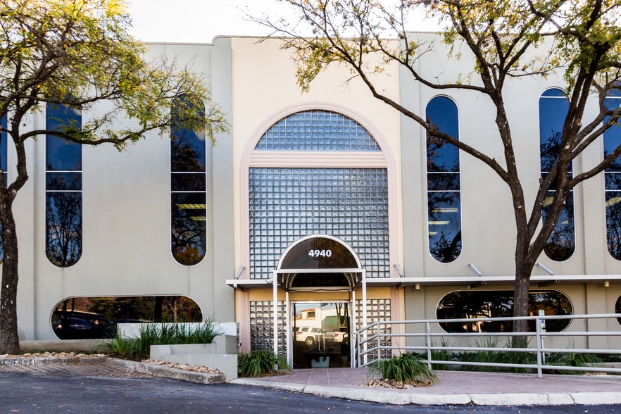 4940 Broadway St, San Antonio, TX for lease - Building Photo - Image 2 of 4