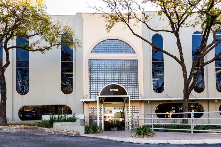 4940 Broadway St, San Antonio, TX à louer - Photo du bâtiment - Image 2 de 4