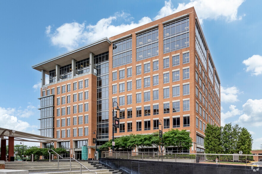 8020 Towers Crescent Dr, Vienna, VA for lease - Building Photo - Image 2 of 14