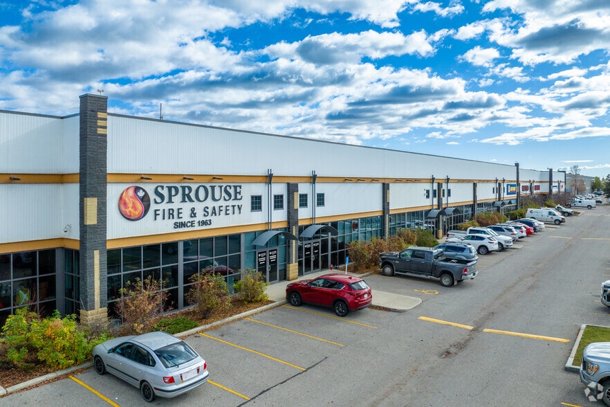 5329 72nd Ave SE, Calgary, AB for lease - Building Photo - Image 3 of 9