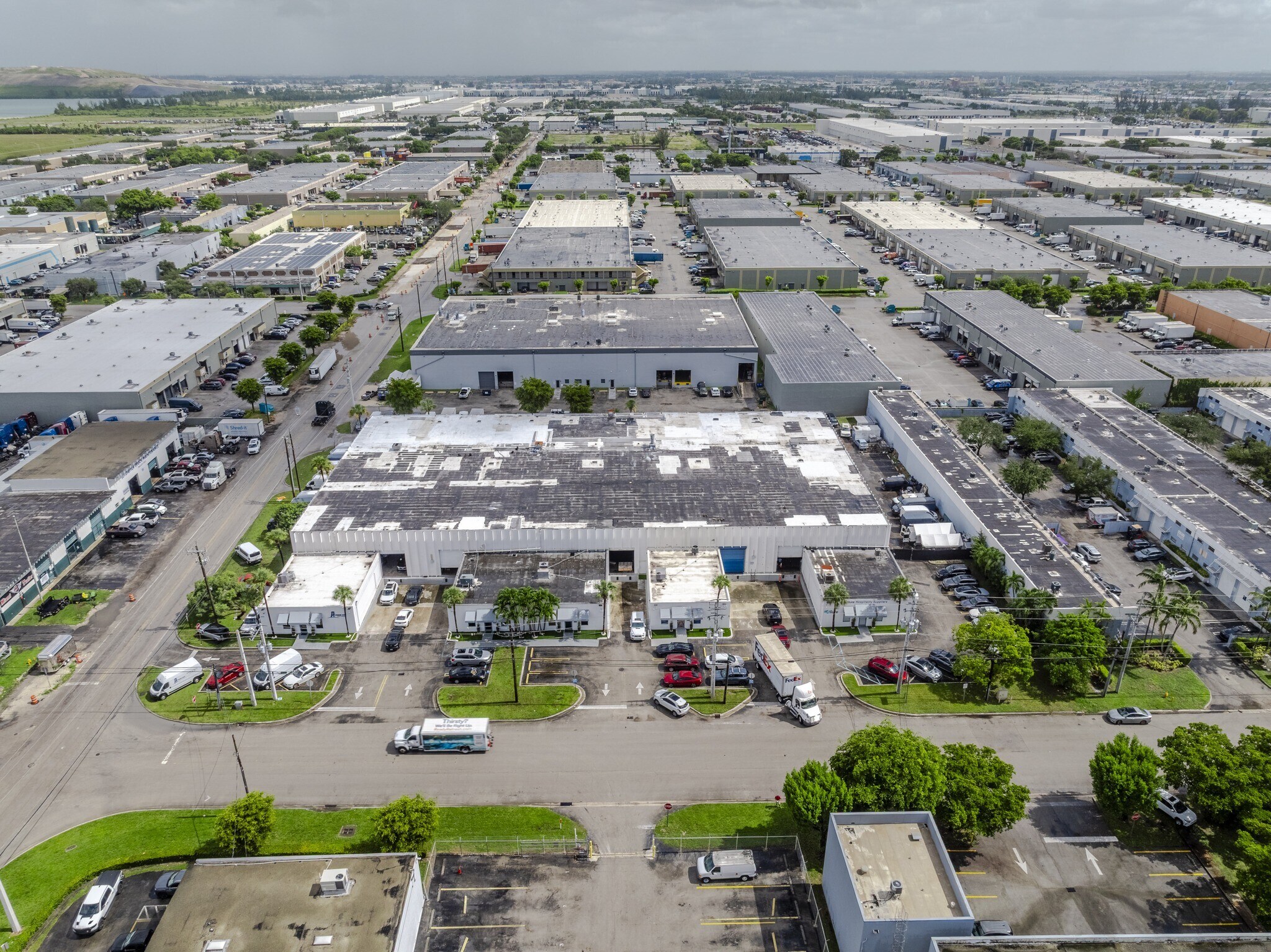 8215 NW 64th St, Miami, FL à vendre Photo du bâtiment- Image 1 de 14