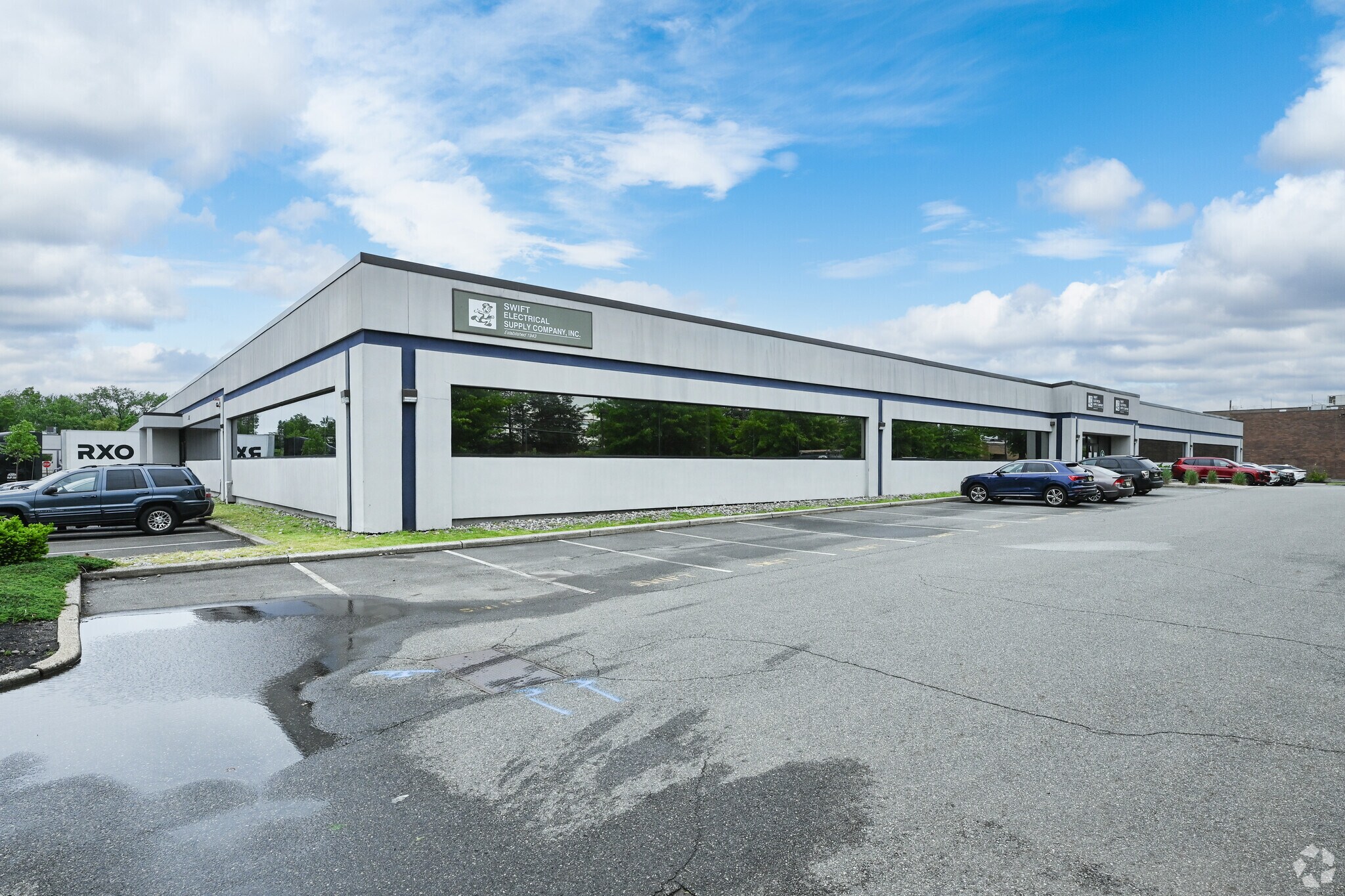 100 Hollister Rd, Teterboro, NJ for lease Primary Photo- Image 1 of 10