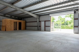 1618 Callaway Dr, Alvin, TX for lease Interior Photo- Image 2 of 5