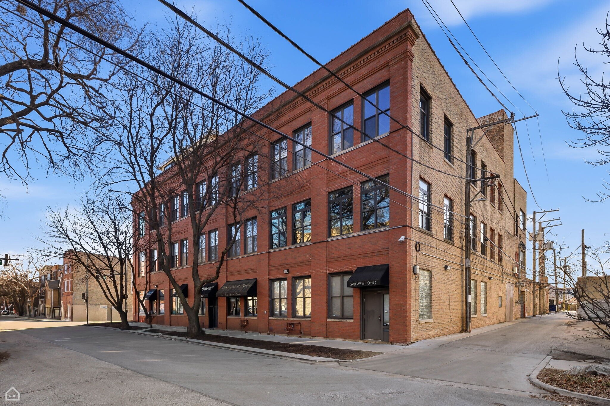 2401 W Ohio St, Chicago, IL à vendre Photo du bâtiment- Image 1 de 12