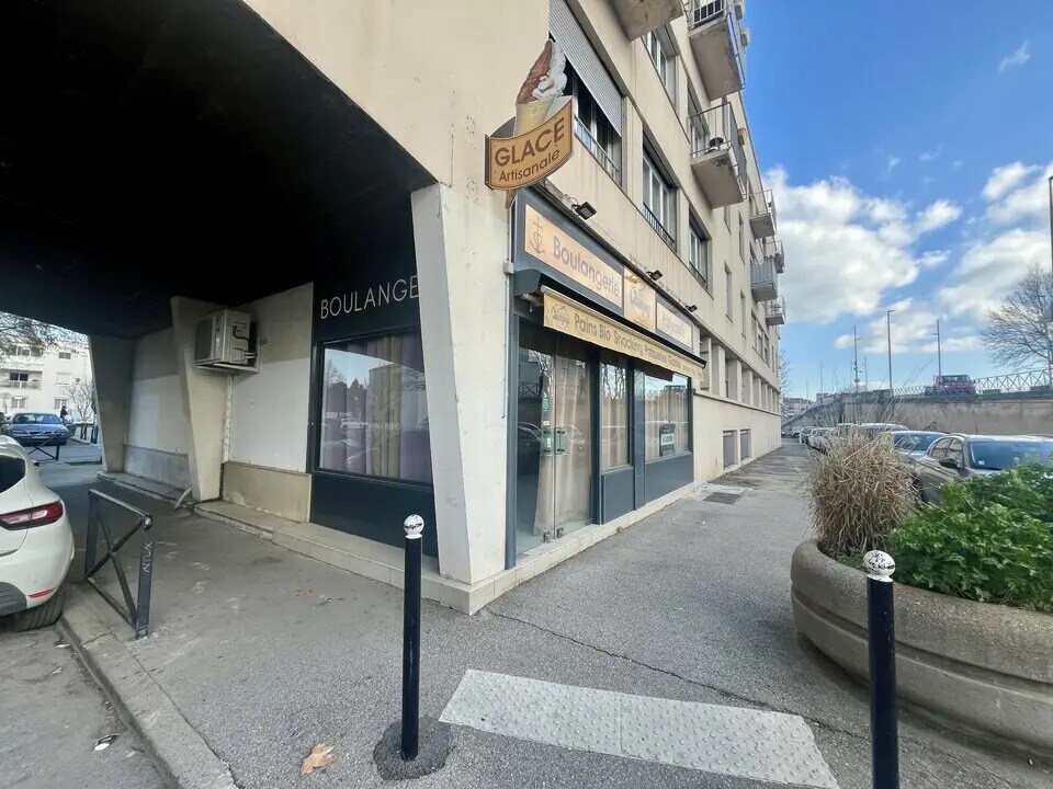Retail in Arles for lease Building Photo- Image 1 of 7
