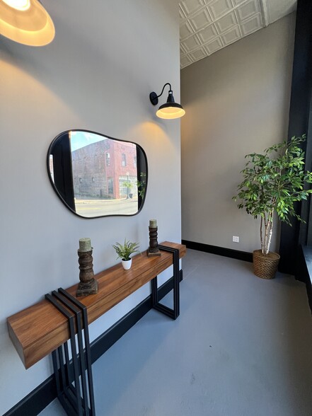 231 W Peace St, Canton, MS for lease - Lobby - Image 3 of 19