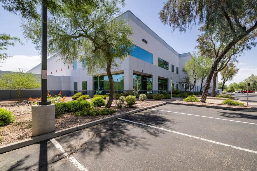6655 S Kyrene Rd, Phoenix, AZ à louer - Photo du bâtiment - Image 2 de 2