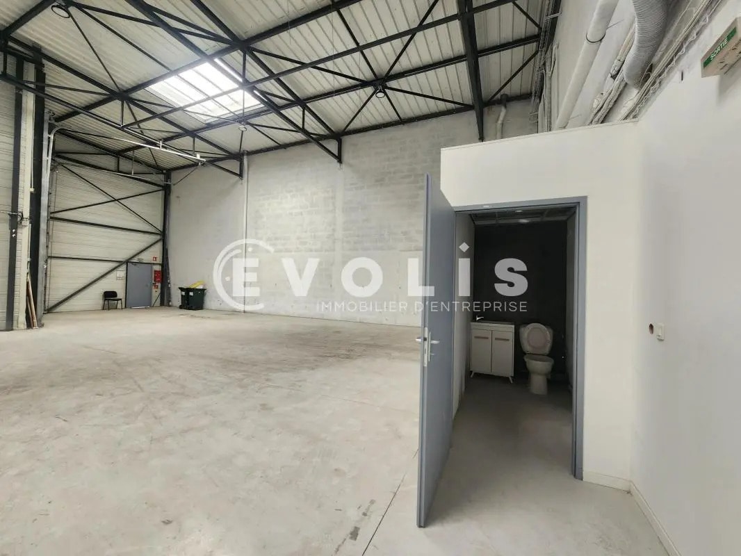 36 Rue Champ Dolin, Saint-Priest for lease Interior Photo- Image 1 of 13