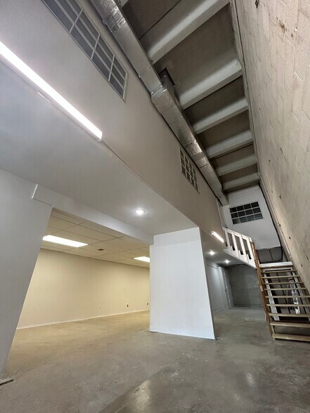 8410-8432 NW 61st St, Miami, FL à louer - Photo du bâtiment - Image 1 de 11