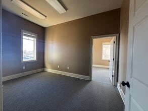 110 Harmony Crossing, Eatonton, GA for lease Interior Photo- Image 2 of 4