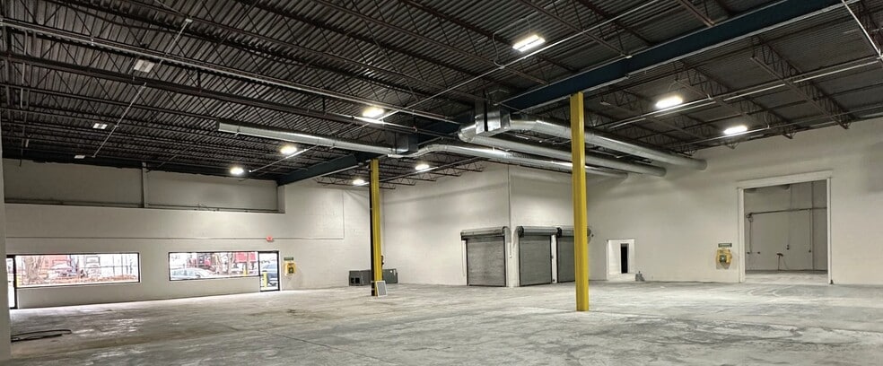 485 S Broadway, Hicksville, NY à louer - Photo intérieure - Image 2 de 5