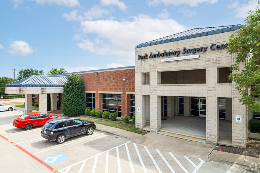 5055 W Park Blvd, Plano, TX à louer - Photo du bâtiment - Image 3 de 9