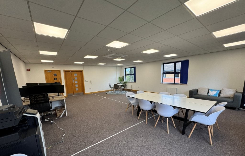 1-4 Kettering Pky, Kettering à louer Photo intérieure- Image 1 de 3