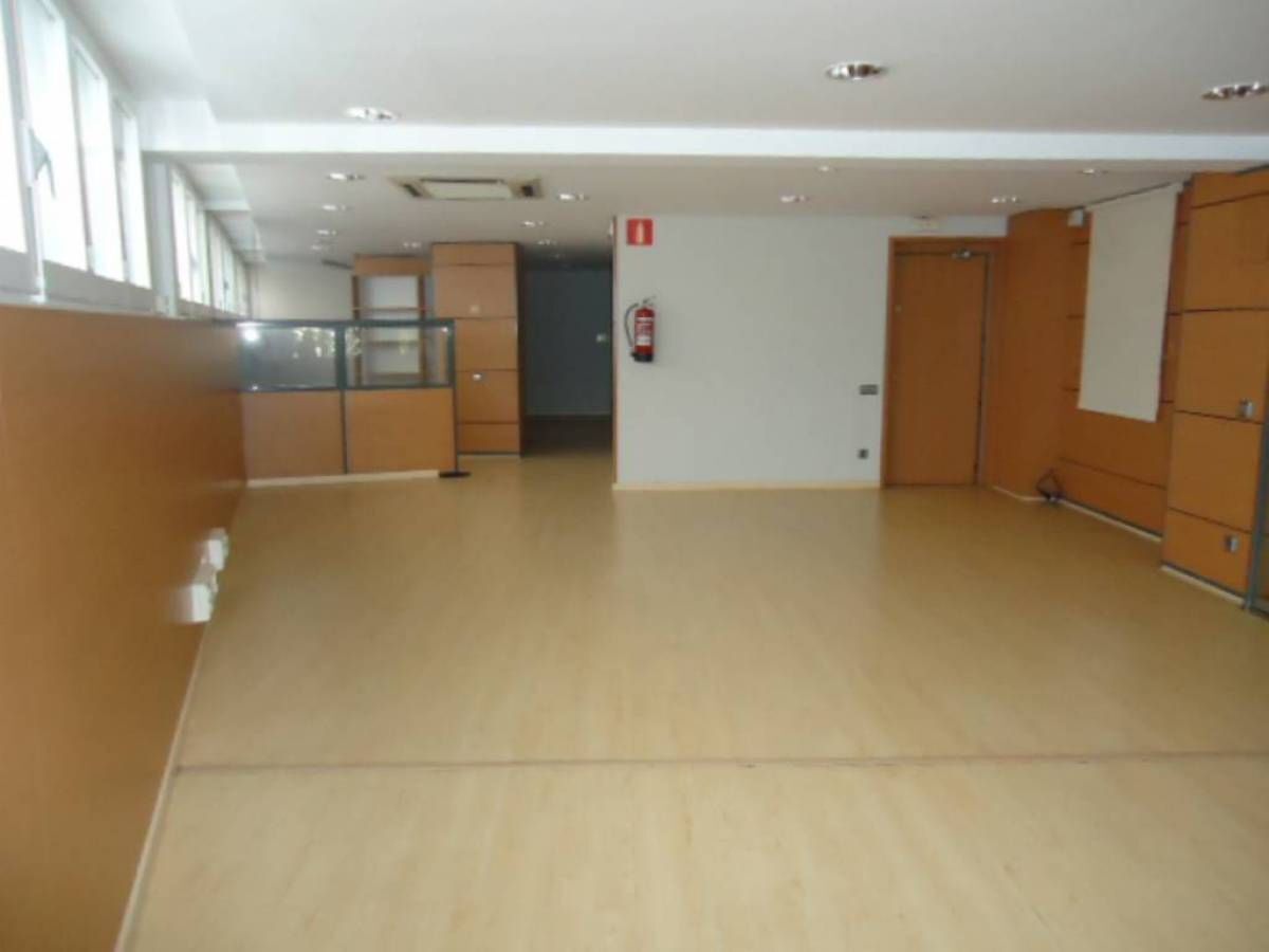 Office in Manresa, Barcelona for lease Building Photo- Image 1 of 5