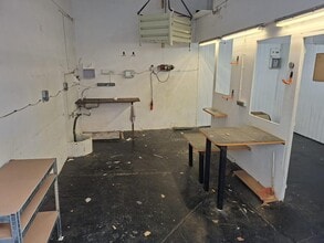 Retail in Barcelona, Barcelona for lease Interior Photo- Image 2 of 4