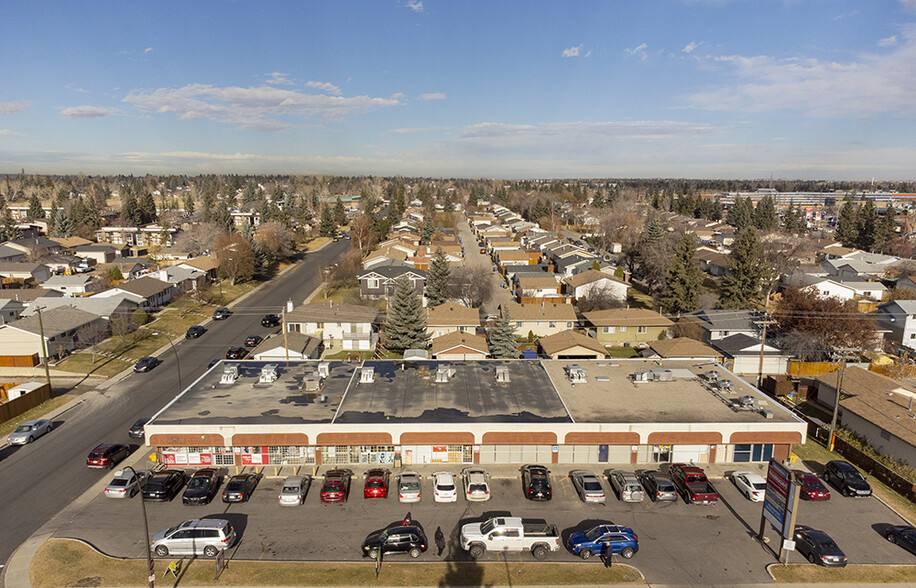 5102 Rundlehorn Dr NE, Calgary, AB à louer - Photo du bâtiment - Image 3 de 7