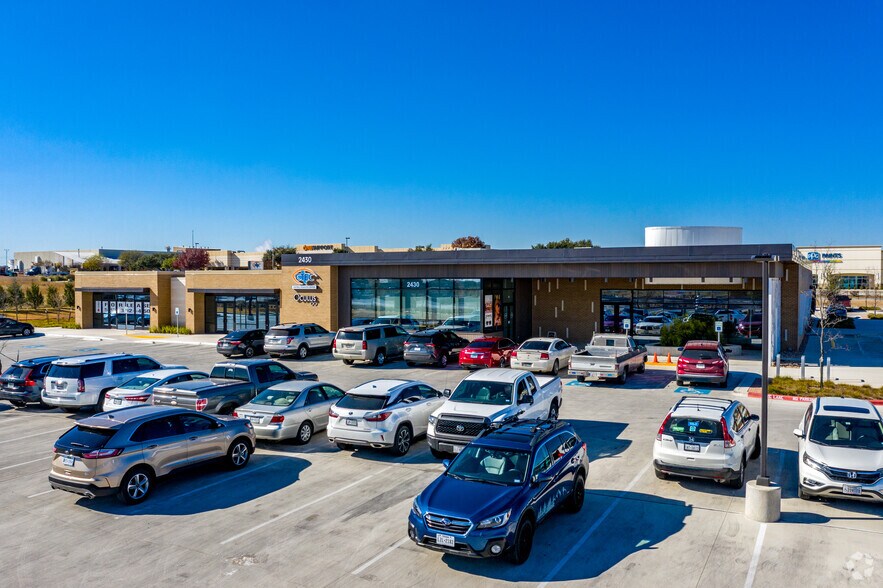 2430 S Interstate 35, San Marcos, TX à louer - Photo du bâtiment - Image 2 de 5
