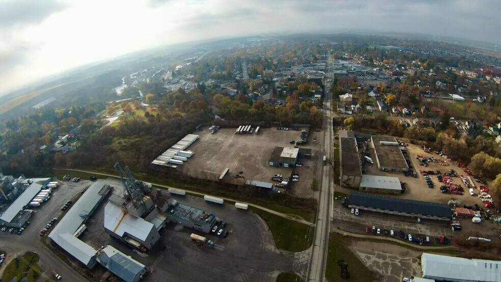 39 Arthur St N, Elmira, ON à louer - Photo du bâtiment - Image 2 de 5