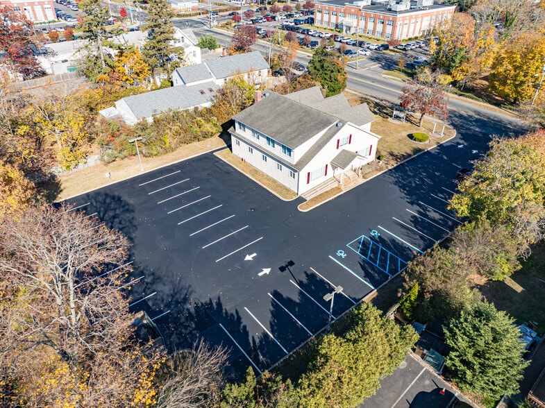 24 Brentwood Rd, Bay Shore, NY for lease - Aerial - Image 3 of 10