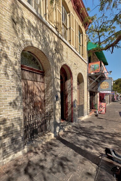 410 E 6th St, Austin, TX à louer - Photo du bâtiment - Image 2 de 40