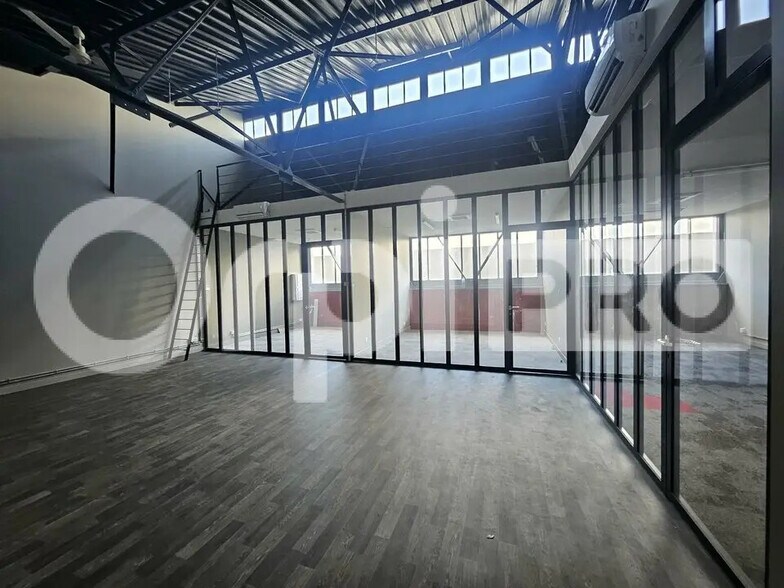 Office in Reims for lease - Interior Photo - Image 3 of 12